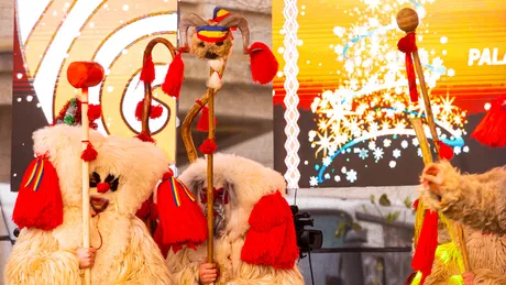 Cele mai frumoase datini şi obiceiuri de iarnă prezentate la Palas de 20 de alaiuri folclorice din zona Moldovei. Pentru cadouri inspirate vino și la târgul Atelierul Artistului