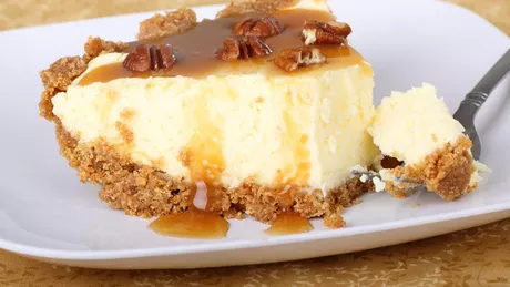 Cheesecake cu caramel sărat. Un deliciu care îi va cuceri pe toți cei de la masă