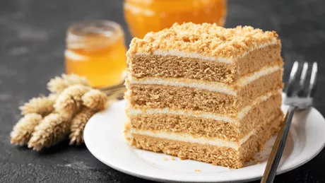 Prăjitură cu miere de portocale. Cum să pregătești acasă un desert însiropat și aromat