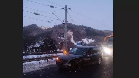 Un tânăr de 31 de ani a murit într-un accident rutier grav produs la Molid. Alte trei persoane au rămas încarcerate - FOTO