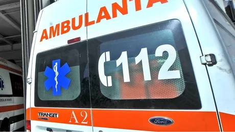 O ambulanță a fost spulberată în Bistrița-Năsăud Medicul asistentul și pacienta au fost preluați de SMURD