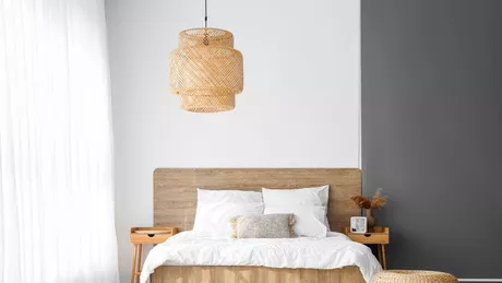 Piese de mobilier și accesorii esențiale pentru un spațiu călduros în dormitorul tău