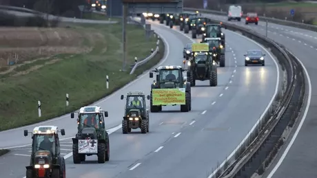 Fermierii germani blochează Berlinul cu tractoarele din cauza modificării legii subvențiilor pentru motorină - VIDEO