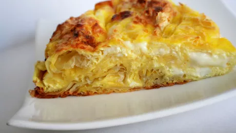 Plăcintă creață cu brânză și iaurt. Rețeta tradițională care te va cuceri