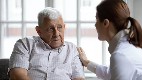 Primele semne de Alzheimer. Ce simptome prezintă o persoană care suferă de acest sindrom