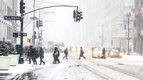 New York paralizat de o furtună de zăpadă 1200 de zboruri au fost anulate