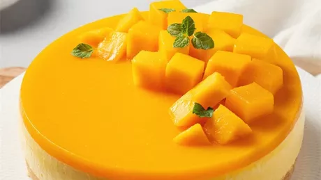 Tort cu piure de mango și jeleu de fructe. Un desert exotic și aerat