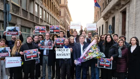 Sute de protestatari s-au adunat în orașele europene pentru a-și exprima indignarea față de moartea lui Navalny