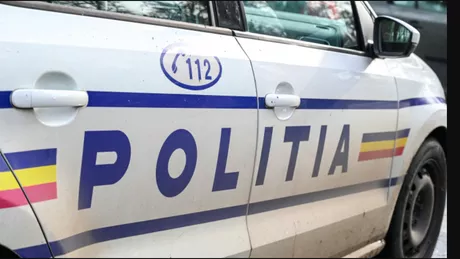 Un bărbat cu permisul suspendat a fost oprit pe un drum din Suceava doar după ce oamenii legii au folosit banda cu țepi