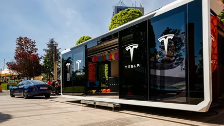 Primul Tesla Pop-Up Store din România s-a inaugurat în Iulius Town Timișoara. Programează-te pentru un test-drive cu Modelul Y și Modelul 3