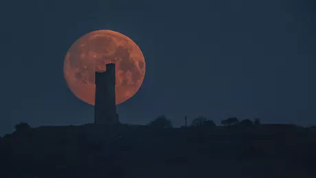 Luna roz în aprilie 2024 explozie de schimbări pentru zodii. Trei ritualuri secrete care îți aduc beneficii