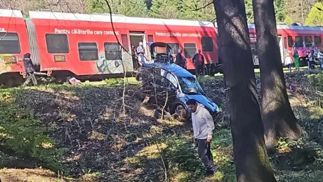 O mașină a Ambasadei Indiei a fost spulberată de tren în Brașov