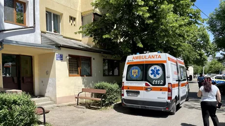 O tânără de 31 de ani a căzut de la etajul 11 al unui bloc din București. Poliția face cercetări