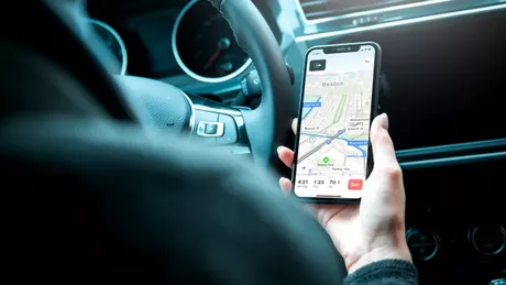 Ce preferă șoferii. Google Maps versus Waze