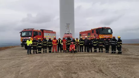 Exercițiu la Ruginoasa. Pompierii intervin la un parc eolian - FOTO