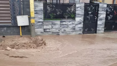 Zece gospodării sunt inundate în Gâștești municipiul Pașcani - FOTOVIDEO UPDATE