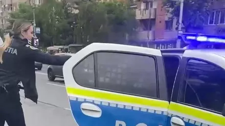 Scene ireale în Cluj Un polițist a încercat să rețină un bărbat dar o polițistă a dat cu spray în ochii amândurora - VIDEO