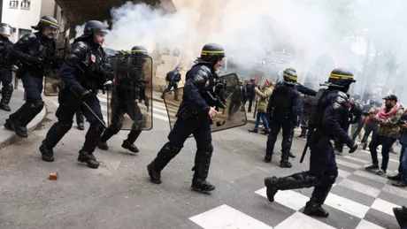 Proteste violente în mai multe orașe din Franța. Zeci de persoane au fost arestate