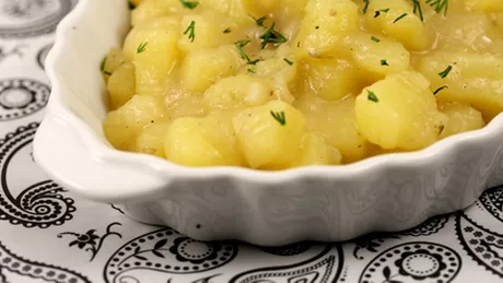 Salata austriaca o varianta sanatoasa pentru cei care adora cartofii 

