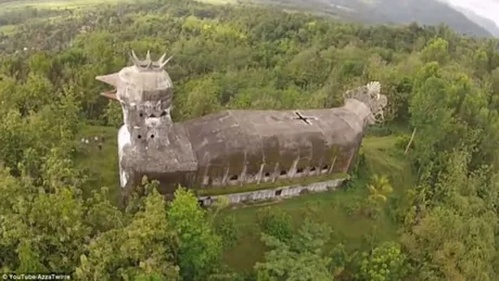Biserica abandonată care seamana izbitor cu o pasare uriasa - FOTO
