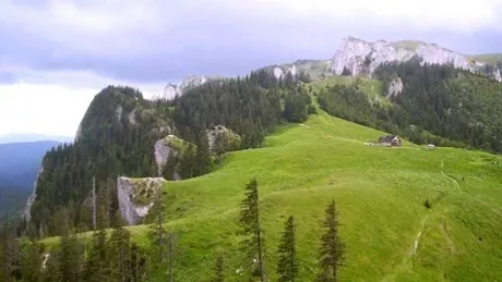 Traseu montan Timisu de Sus  Cascada Tamina  Varful Piatra Mare