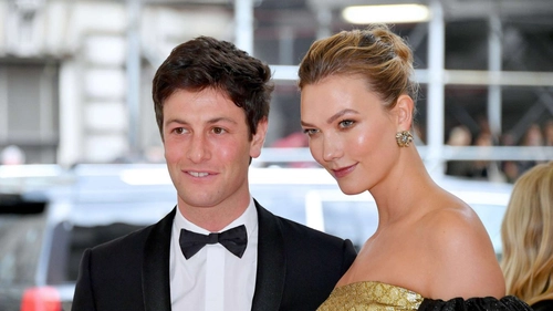 Karlie Kloss este însărcinată. Supermodelul în vârstă de 32 de ani mai are doi copii