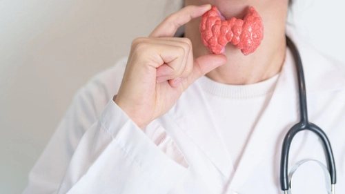 Ce vitamine sunt bune pentru glanda tiroidă? Iată ce trebuie să consumi pentru o funcționare optimă