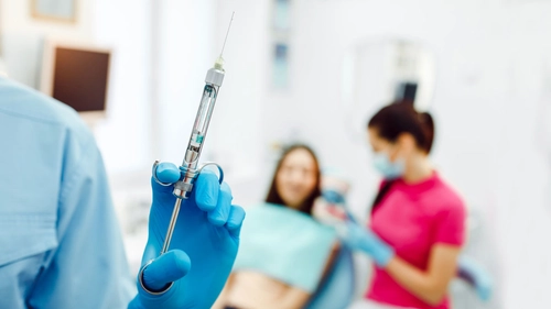 Cât durează o anestezie dentară? Află de câte tipuri este și când se folosește!