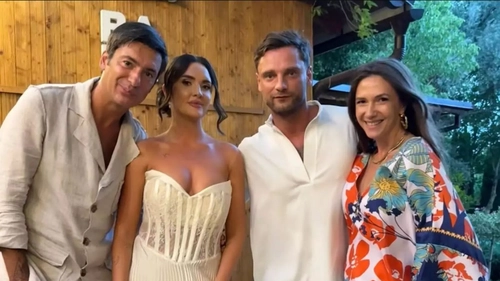 Adela Popescu a atras toate privirile la nunta cumnatului. Imagini superbe de la nunta fratelui lui Radu Vâlcan