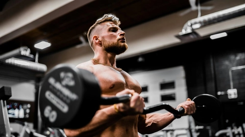 Secretul pentru a construi masa musculară – Tot ce trebuie să știi despre antrenamente, nutriție și recuperare-Bodyline