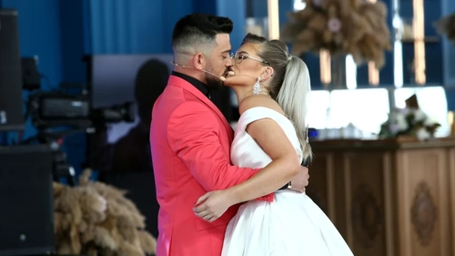 Sabrina iubește din nou, la jumătate de an de la moartea lui Andrei Perneș! Imagini cu noul partener