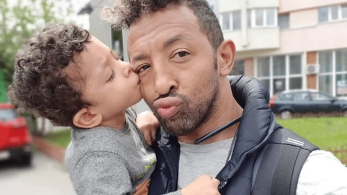 Fiul lui Kamara, internat în spital! Oana, fosta soție a artistului, primele declarații despre ce i se întâmplă lui Leon