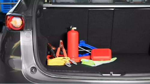 Lista obiectelor obligatorii în mașină în 2026. Șoferii riscă amenzi dacă nu le au