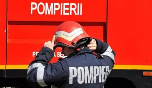 Un TIR încărcat cu hârtie a luat foc pe DN1 Traficul este blocat între Sibiu și Brașov