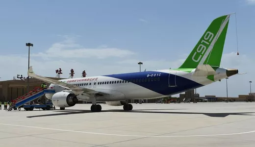 Primul avion de linie al Chinei a făcut un zbor comercial. C919 vrea să concureze cu Boeing și Airbus