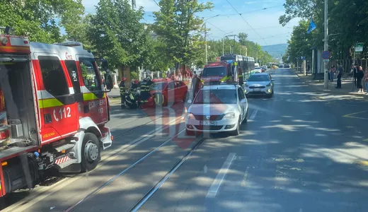 Accident rutier în municipiul Iași. Două autoturisme s-au ciocnit în Copou 8211 FOTO