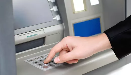 Dispar bancomatele Ce se întâmplă cu retragerile de numerar