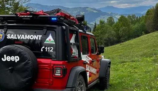 O femeie a căzut 30 de m în gol în Munții Rodneil. Salvamontiști paramedici jandarmi și voluntari intervin la locul faptei
