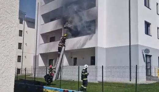Explozie urmată de incendiu în Iași. Mai multe persoane au fost evacuate 8211 VIDEO