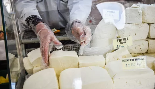 La ce trebuie să fii atent când cumperi brânză Te vei gândi de două ori de acum înainte