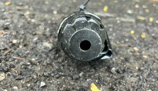 Alertă la București. Macheta unei grenade găsită la domiciliul mamei Andreei Tonciu. Sora vedetei a aruncat-o în stradă