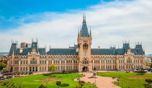 Peste 12.000 de oameni au vizitat Palatul Culturii din Iași în doar șapte ore