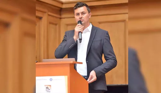 Prof. Silviu Iordache fost director al Casei Corpului Didactic Spiru Haret din Iași despre desființarea inspectoratelor școlare Politicienii nu vor să le desființeze pentru că le aduc voturi din teritoriu