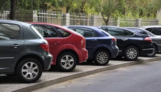 Se schimbă regulile de parcare a mașinilor. Iată în ce situație poți fi amendat