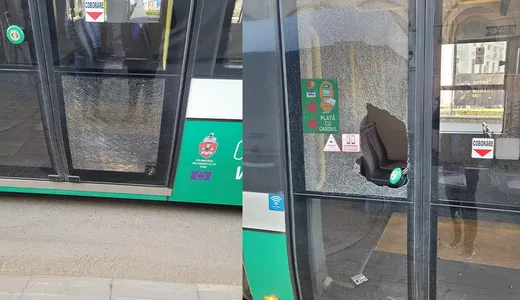 Un tramvai nou a fost vandalizat. Un bărbat beat a spart trei geamuri de la ușile de acces 8211 FOTO VIDEO