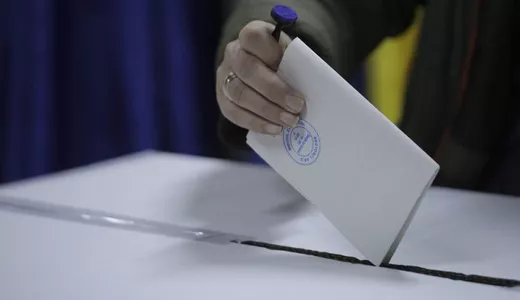 Biroul Electoral Central a decis că analfabetismul nu constituie motiv temeinic care împiedică alegătorul să voteze singur