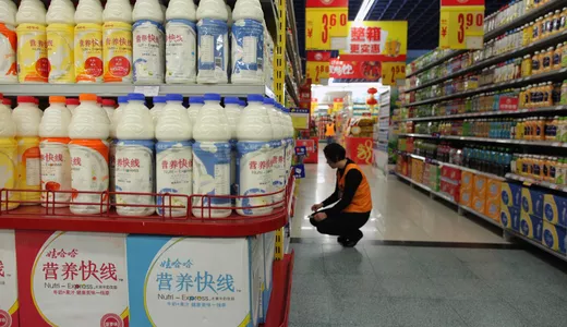 Un nou război economic a început între China și UE. Companiile chineze doresc ca Beijingul să controleze importurile de lactate din Europa.