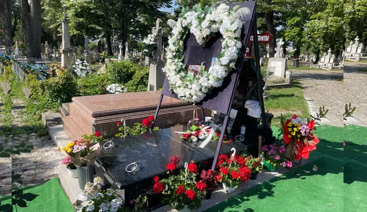 Ultima fiță la Cimitirul Eternitatea din Iași A apărut un cod QR la mormântul lui Costel Corduneanu. Odată scanat poți vedea videoclipuri cu acesta și poți asculta melodii de jale dedicate lui 8211 FOTOVIDEO