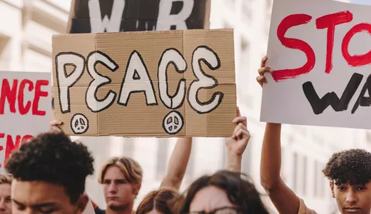 Mișcările pro-pace încep să prindă contur în Marea Britanie Plătitorii de taxe nu vor ca banii lor să mai finanțeze războaie