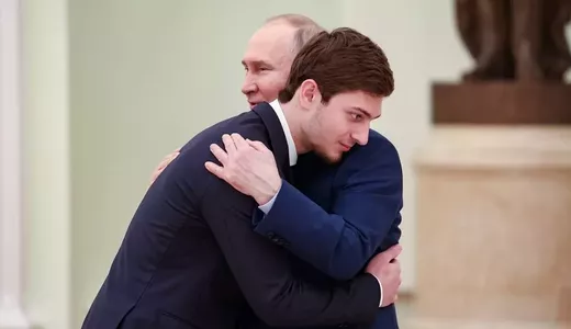 Vladimir Putin s-a întâlnit cu fiul lui Ramzan Kadîrov. Tânărul de 17 ani a fost felicitat de liderul Rusiei pentru viitoarea sa căsătorie